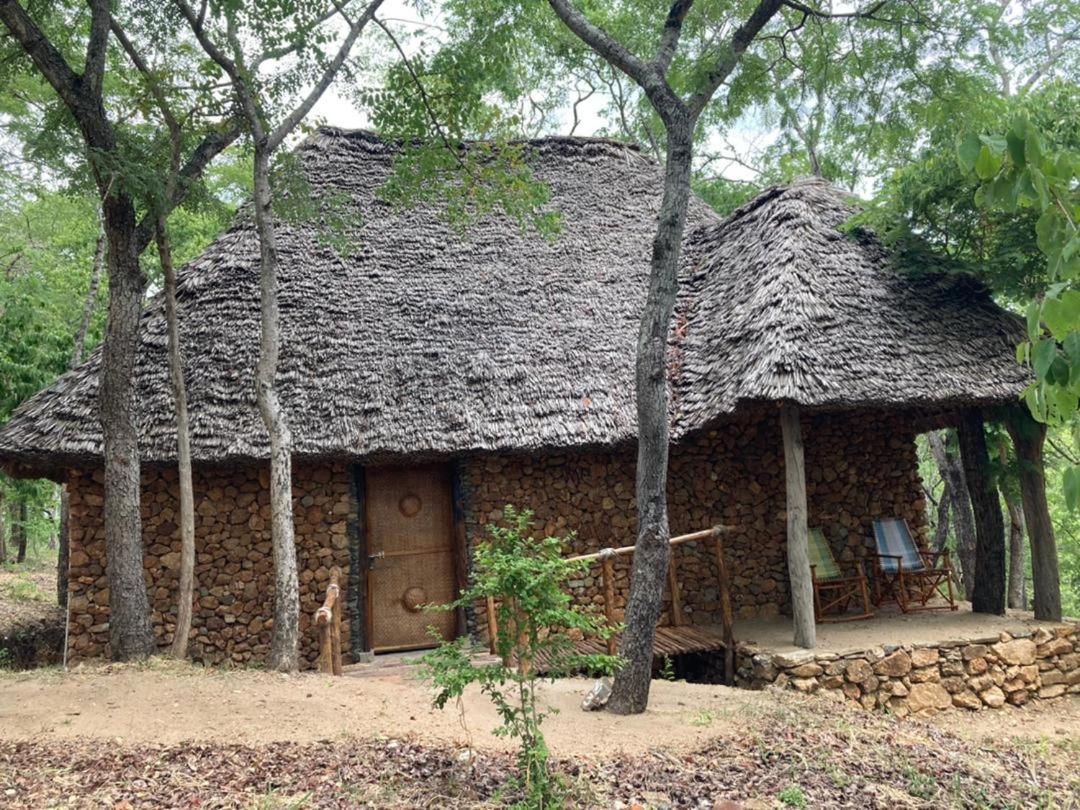 Lemara Eco Camp Hotel Kisaki ภายนอก รูปภาพ